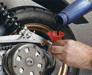 Замена масла в двигателе скутера