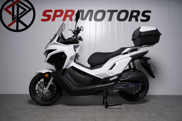 Скутер SPRMOTORS TRAVEL MAX EFI T4-50H (с кофром)