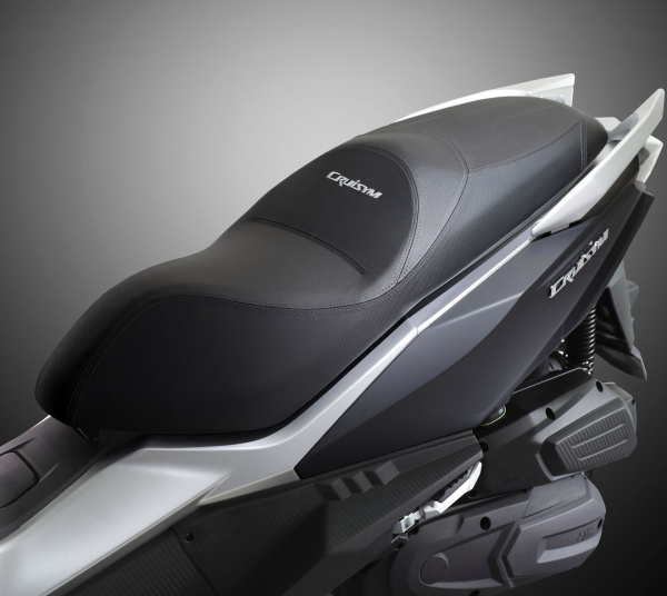 Максискутер SYM CRUiSYM 300
