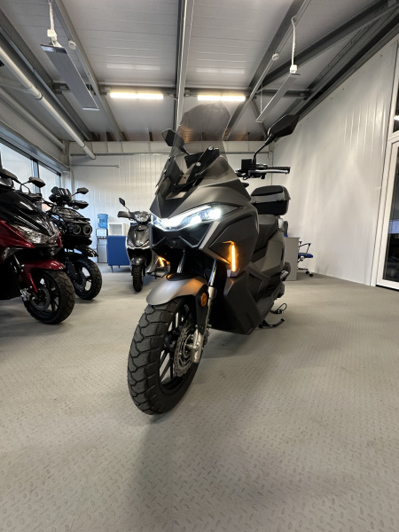 Скутер SPRMOTORS TRAVEL MAX 180 EFI