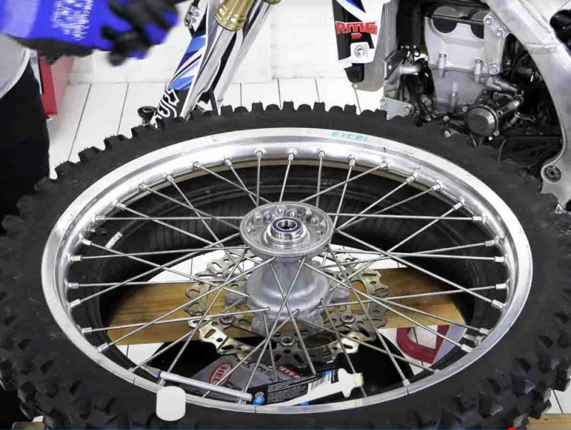 Снятие - установка подшипников колеса мотоцикла