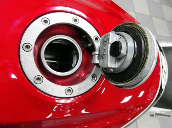 Замена топлива в баке мотоцикла