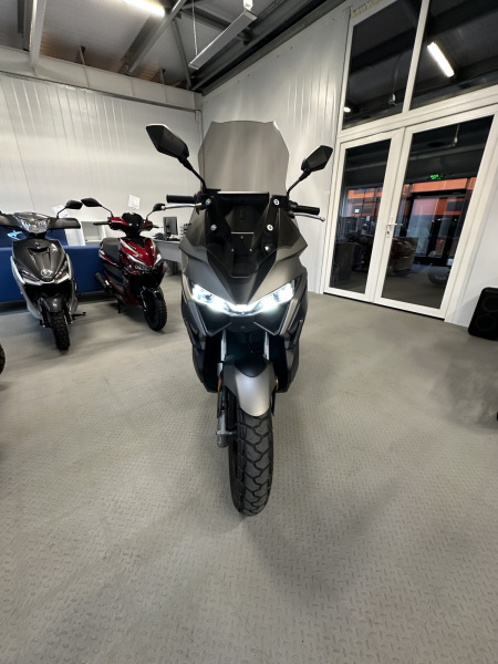Скутер SPRMOTORS TRAVEL MAX 180 EFI