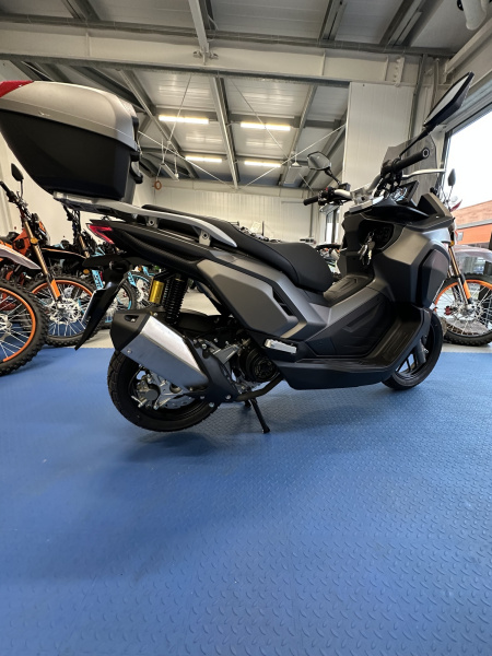 Скутер SPRMOTORS TRAVEL MAX 180 EFI