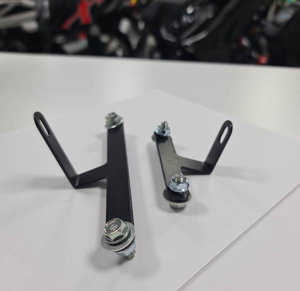 Комплект металлических кронштейнов крепления щитка для номена к питбайку