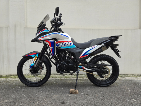 Мотоцикл Regulmoto XADV 300