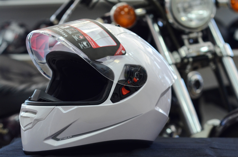 Мотошлем интеграл MT STINGER solid gloss pearl white