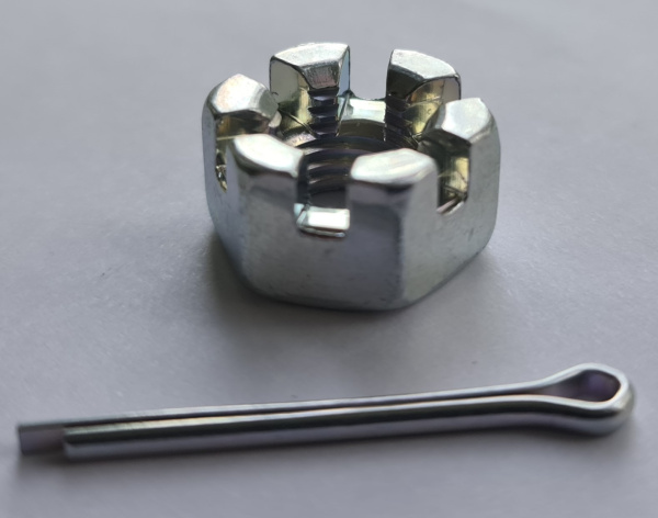 Гайка М10 фигурная со шплинтом