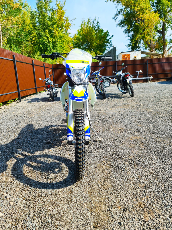 Мотоцикл Avantis FX 250 Basic (172 FMM)