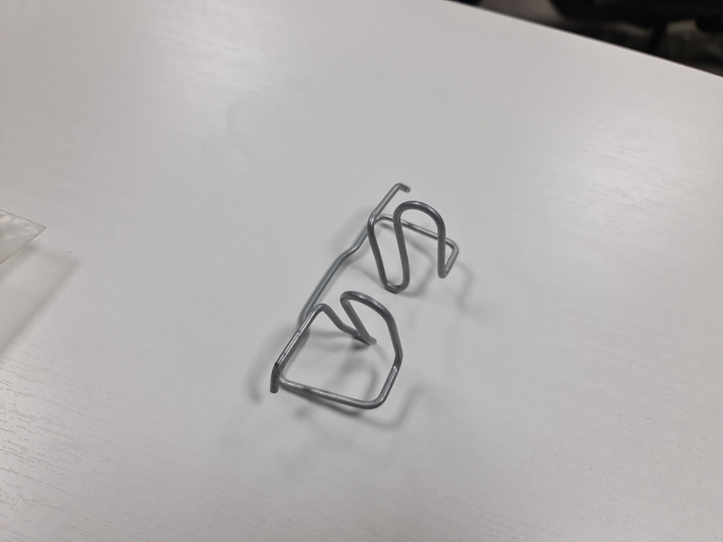 Пружина крышки топливозаправочной горловины A1247580636